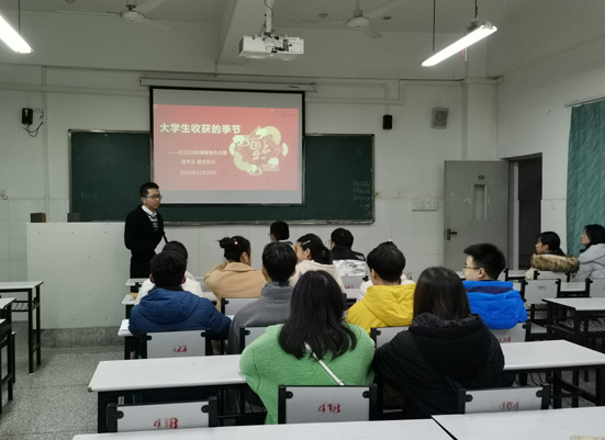 图1--郝老师和同学们交流本学.jpg